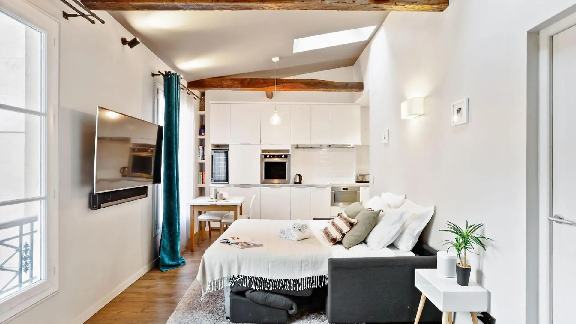 Eiffel Tower & Champ De Mars - 1br - Cityapartmentstay